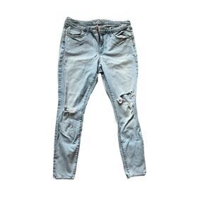 Universal Thread Jeans 14/32R Mid Rise Curvy Skinny Light Wash Distressed Denim
